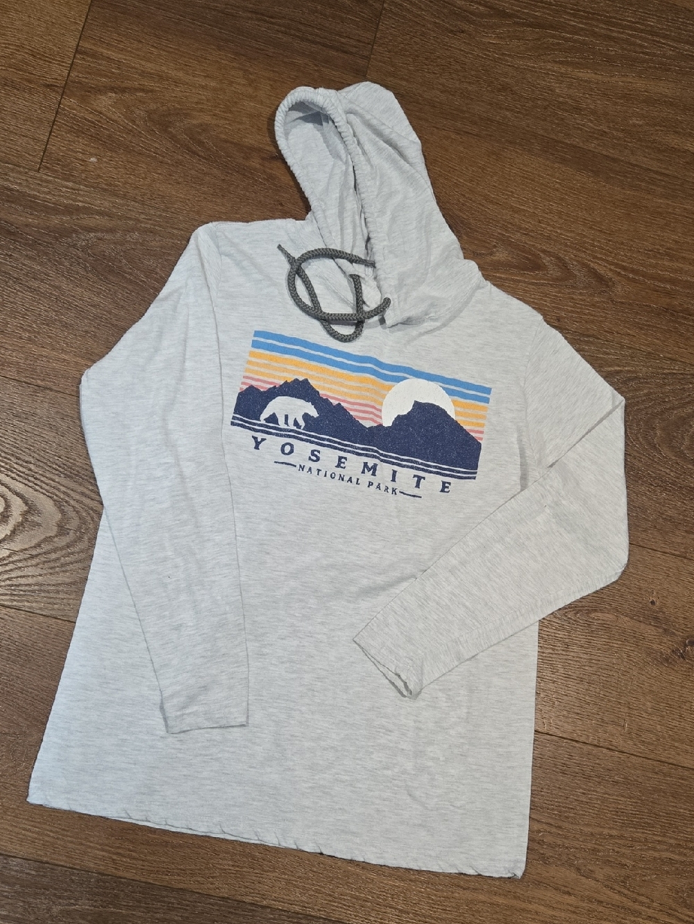 PRAIRIE MOUNTAIN YOSEMITE HOODIE TSHIRT...SIZE MED.  #7991